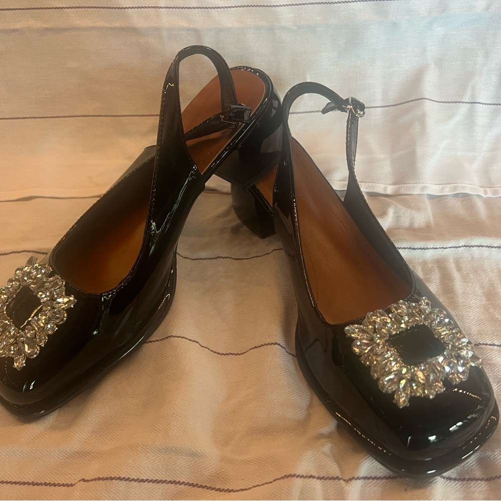 Elegant Black Patent Leather Women's Shoes
